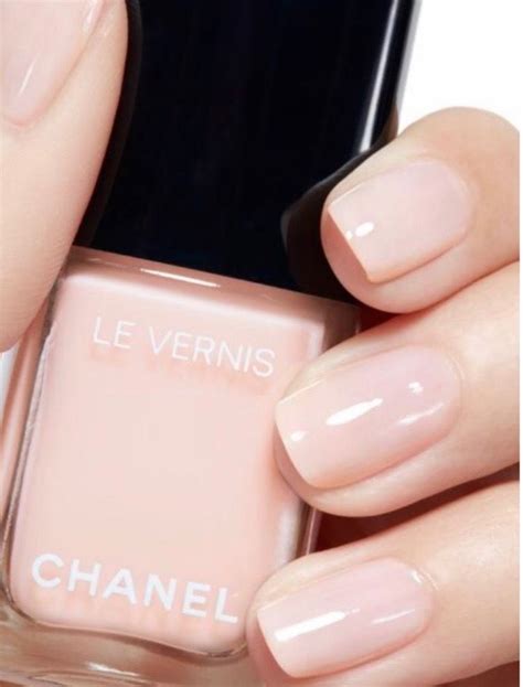 Chanel Le Vernis Nail polish – No. 167 Ballerina.